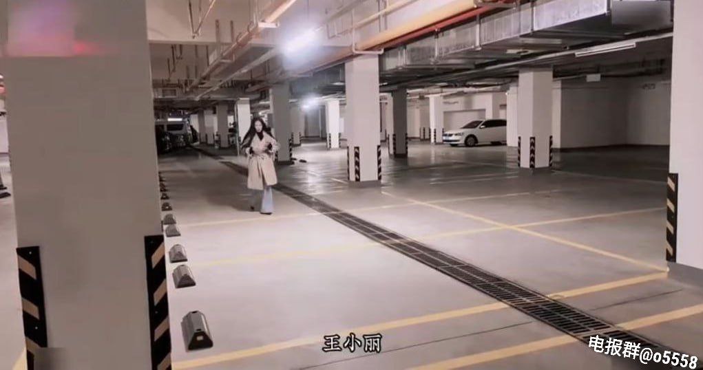 气质美女优雅短发gif动图_动态图_表情包下载最大級のアダルトポータル